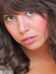 Bojana spreads her pussy wide open